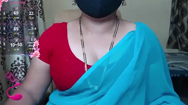 Snapshot of Queen_sakshi chatting on 11-20-25, 05:45 Queen sakshi online show from 11-20-25, 05:45