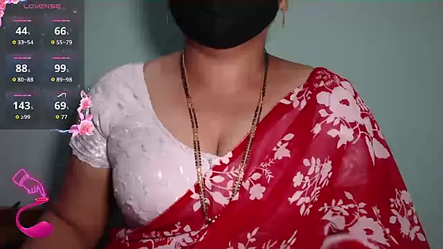 Snapshot of Queen_sakshi chatting on 12-04-25, 05:32 Queen sakshi online show from 12-04-25, 05:32