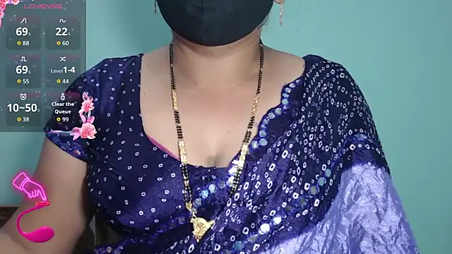 Snapshot of Queen_sakshi chatting on 12-14-25, 04:23 Queen sakshi online show from 12-14-25, 04:23