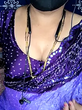 Snapshot of Queen_sakshi chatting on 02-13-26, 06:15 Queen sakshi online show from 02-13-26, 06:15