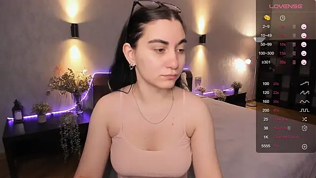 hannacheekss  online show from 12-12-24, 06:57