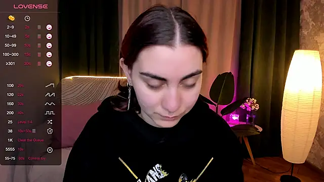 hannacheekss  online show from 09-25-25, 02:04