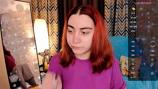 Snapshot of hannacheekss_ chatting on 12-17-25, 02:06 hannacheekss online show from 12-17-25, 02:06