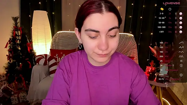 Snapshot of hannacheekss_ chatting on 12-18-25, 02:06 hannacheekss online show from 12-18-25, 02:06