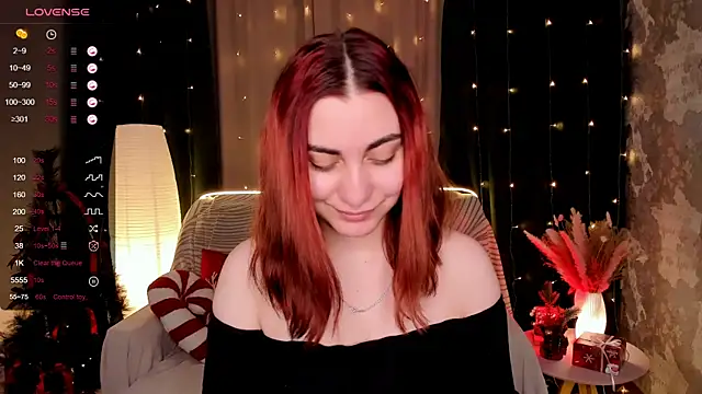 Snapshot of hannacheekss_ chatting on 12-22-25, 02:41 hannacheekss online show from 12-22-25, 02:41