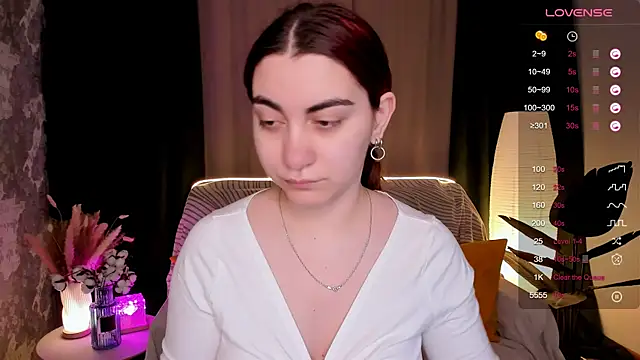 Snapshot of hannacheekss_ chatting on 02-06-26, 01:54 hannacheekss online show from 02-06-26, 01:54