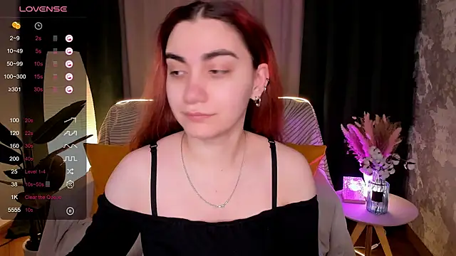 Snapshot of hannacheekss_ chatting on 02-18-26, 02:07 hannacheekss online show from 02-18-26, 02:07