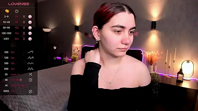 Snapshot of hannacheekss_ chatting on 02-21-26, 02:01 hannacheekss online show from 02-21-26, 02:01