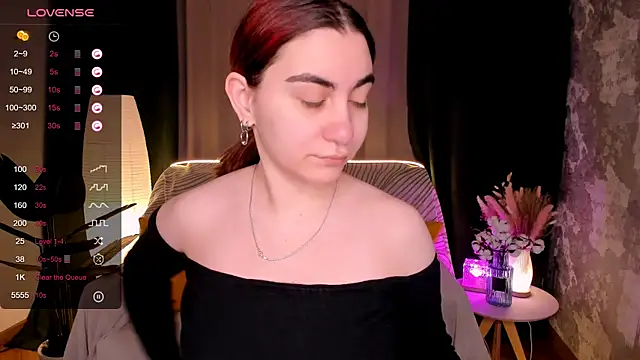 Snapshot of hannacheekss_ chatting on 03-07-26, 01:57 hannacheekss online show from 03-07-26, 01:57