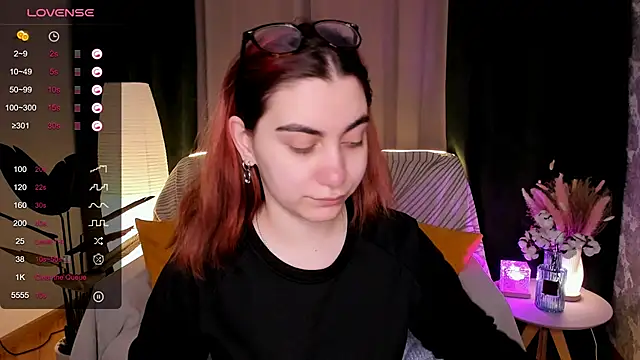 Snapshot of hannacheekss_ chatting on 03-13-26, 02:07 hannacheekss online show from 03-13-26, 02:07