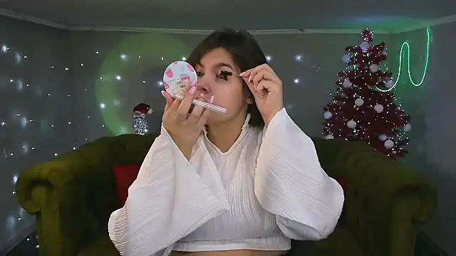 Snapshot of showmeparadise chatting on 12-15-24, 12:06 showmeparadise online show from 12-15-24, 12:06