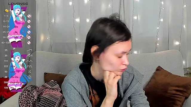 Snapshot of Emily_Strikeee chatting on 03-18-25, 09:42 Emily Strikeee online show from 03-18-25, 09:42