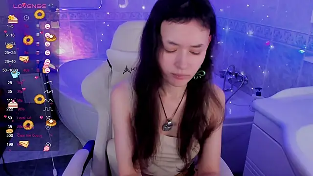 Snapshot of Emily_Strikeee chatting on 09-18-25, 09:55 Emily Strikeee online show from 09-18-25, 09:55