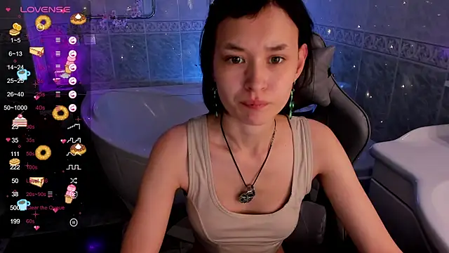 Snapshot of Emily_Strikeee chatting on 09-25-25, 09:35 Emily Strikeee online show from 09-25-25, 09:35