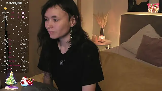 Snapshot of Emily_Strikeee chatting on 12-21-25, 10:22 Emily Strikeee online show from 12-21-25, 10:22