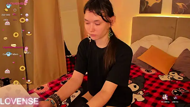 Snapshot of Emily_Strikeee chatting on 02-10-26, 10:08 Emily Strikeee online show from 02-10-26, 10:08