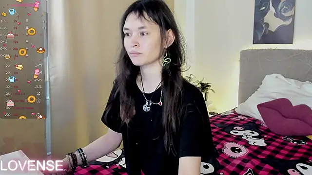 Snapshot of Emily_Strikeee chatting on 02-23-26, 03:59 Emily Strikeee online show from 02-23-26, 03:59