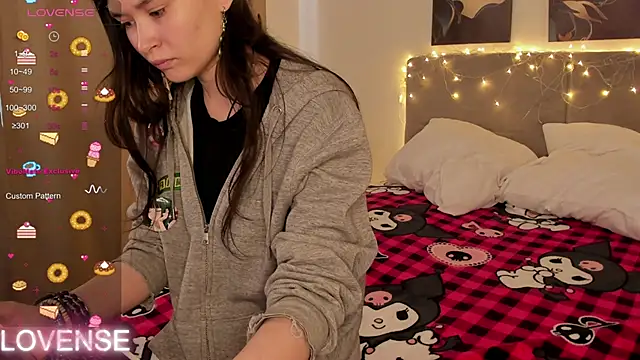 Snapshot of Emily_Strikeee chatting on 02-27-26, 04:34 Emily Strikeee online show from 02-27-26, 04:34