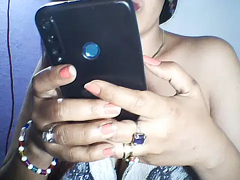 Snapshot of layanah12 chatting on 02-13-26, 06:37 layanah12 online show from 02-13-26, 06:37