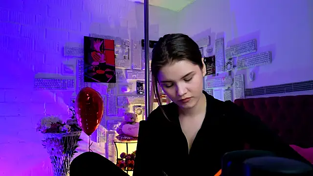 EvaThopson online show from 02-13-25, 03:24