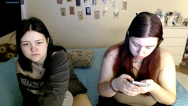 Snapshot of BettyandRich_ chatting on 10-24-25, 08:44 BettyandRich online show from 10-24-25, 08:44