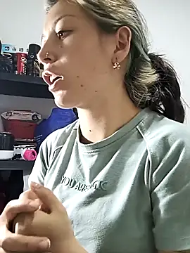 Snapshot of Tefannyy_ chatting on 03-10-26, 04:23 Tefannyy online show from 03-10-26, 04:23