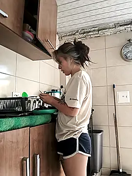 Snapshot of Tefannyy_ chatting on 03-12-26, 01:17 Tefannyy online show from 03-12-26, 01:17