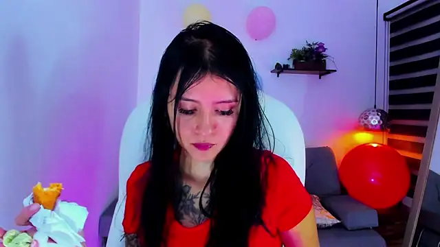 yenny garcia online show from 10-31-25, 01:34