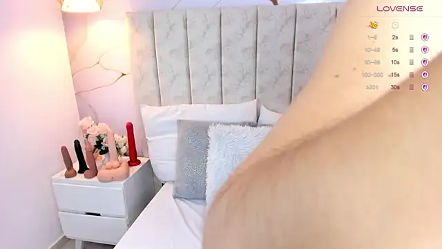 LauraSmith-01 online show from 12-20-25, 06:59