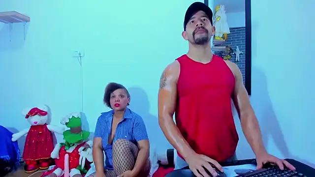 Snapshot of alessandro27yleonora chatting on 12-28-24, 10:58 alessandro27yleonora online show from 12-28-24, 10:58