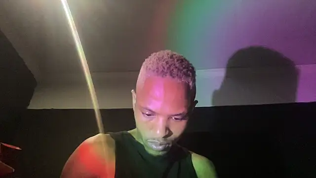 Snapshot of BlueIceCube chatting on 10-14-25, 04:30 BlueIceCube online show from 10-14-25, 04:30