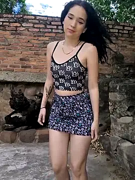 sweet outdoor charm online show from 10-08-25, 07:33