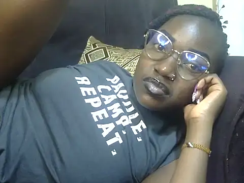 Snapshot of Chichii- chatting on 03-04-25, 06:29 Chichii- online show from 03-04-25, 06:29