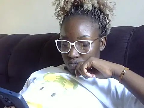 Snapshot of Chichii- chatting on 12-15-25, 02:10 Chichii- online show from 12-15-25, 02:10