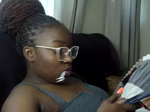 Snapshot of Chichii- chatting on 02-12-26, 03:29 Chichii- online show from 02-12-26, 03:29