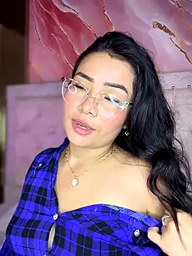 Snapshot of Rousse_blue chatting on 09-18-25, 03:19 Rousse blue online show from 09-18-25, 03:19