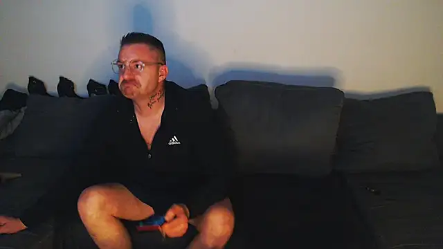 Snapshot of DevilsAngel13 chatting on 02-04-25, 06:46 DevilsAngel13 online show from 02-04-25, 06:46