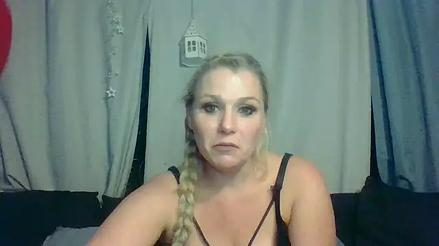 Snapshot of DevilsAngel13 chatting on 10-07-25, 02:53 DevilsAngel13 online show from 10-07-25, 02:53