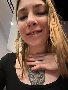 Sunny   Bunny online show from 12-15-24, 03:20