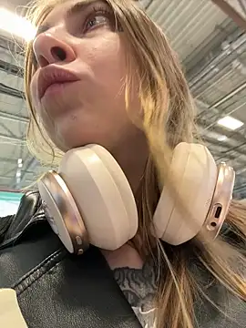 Sunny   Bunny online show from 03-09-25, 05:17