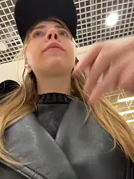 Sunny   Bunny online show from 09-26-25, 08:29