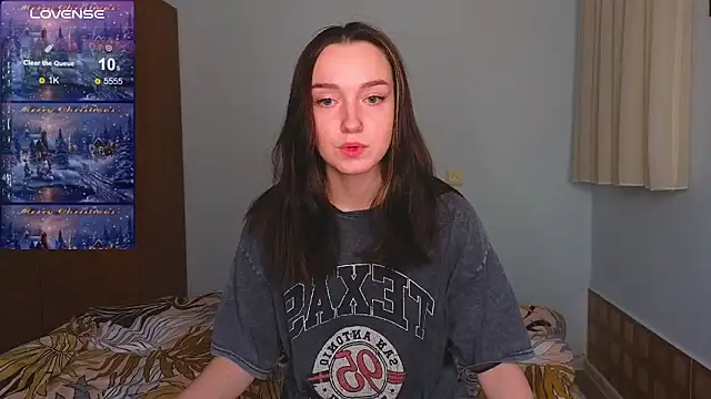 Snapshot of Wild_Sophie_ chatting on 12-29-24, 08:48 Wild Sophie online show from 12-29-24, 08:48