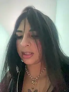 Snapshot of Hilary_pinkk chatting on 12-23-24, 02:24 Hilary pinkk online show from 12-23-24, 02:24