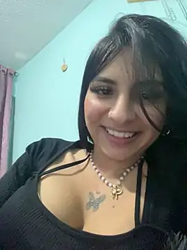 Snapshot of Hilary_pinkk chatting on 12-24-24, 01:59 Hilary pinkk online show from 12-24-24, 01:59
