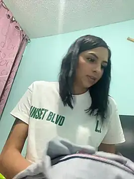 Snapshot of Hilary_pinkk chatting on 12-25-24, 12:37 Hilary pinkk online show from 12-25-24, 12:37
