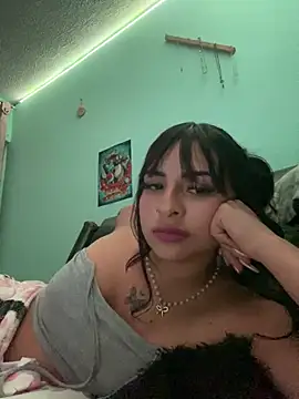 Snapshot of Hilary_pinkk chatting on 12-31-24, 05:11 Hilary pinkk online show from 12-31-24, 05:11