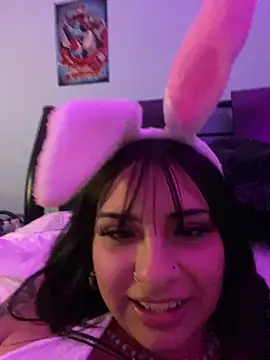 Snapshot of Hilary_pinkk chatting on 01-16-25, 06:25 Hilary pinkk online show from 01-16-25, 06:25