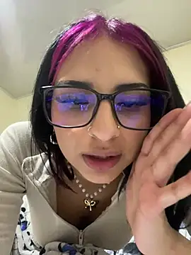Snapshot of Hilary_pinkk chatting on 02-05-25, 02:19 Hilary pinkk online show from 02-05-25, 02:19