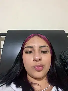 Snapshot of Hilary_pinkk chatting on 02-15-25, 03:42 Hilary pinkk online show from 02-15-25, 03:42