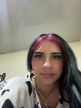 Snapshot of Hilary_pinkk chatting on 02-18-25, 04:26 Hilary pinkk online show from 02-18-25, 04:26